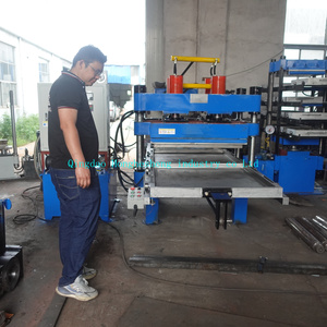 Niedriger Preis 120Ton Gym Recycled Rubber Fußmatten Vulkan isier presse Maschine für Spielplatz im Freien