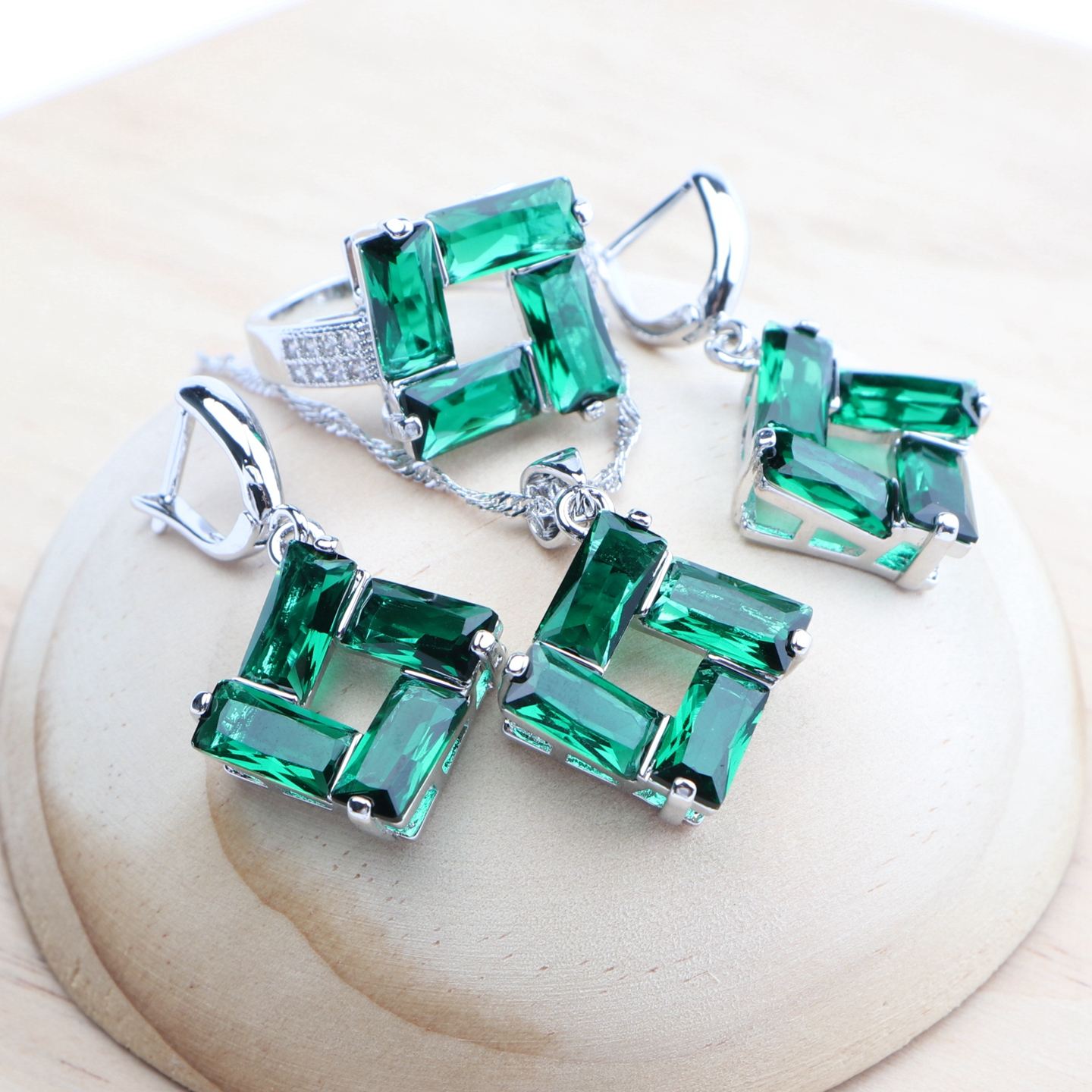 สีเขียว