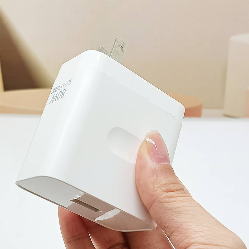 Enchufe estadounidense blanco de 80 W