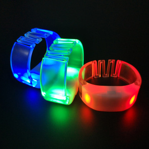 Rock yaz festivali canlı müzik serin teknoloji şeyler parti aksesuarları esnek <span class=keywords><strong>LED</strong></span> bilezik gösterir