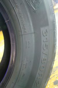 HANKSUGIダンプトラックモデル番号11r22.5 13r22.5サイズ385/65r22.5 315/80r22.5のためのすべてのスチールラジアルTBRタイヤチューブレスロングホール