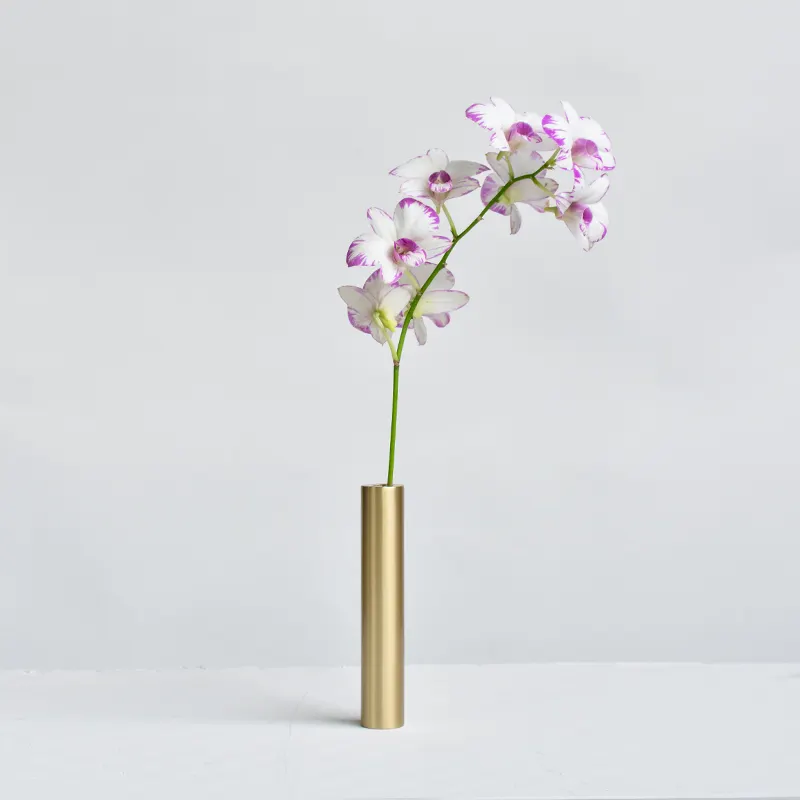Florero de Metal dorado para el hogar, florero pequeño de latón macizo elegante, miniflorero decorativo para mesa de boda, centro de mesa