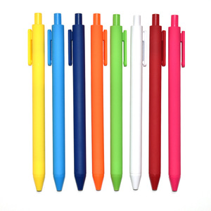 AI-MICH定制笔带<span class=keywords><strong>Logo</strong></span>软触笔墨水多色软橡胶成品塑料点击中性笔带细点