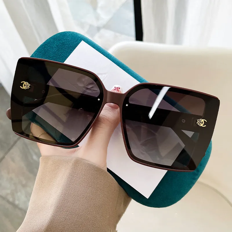 نظارات شمسية مستقطبة أنيقة فاخرة للنساء والسيدات بألوان ظلية بتصميم جديد لعام 2024