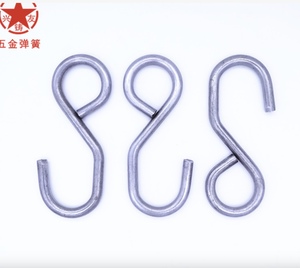 制造商生产带有s形挂钩的金属挂钩