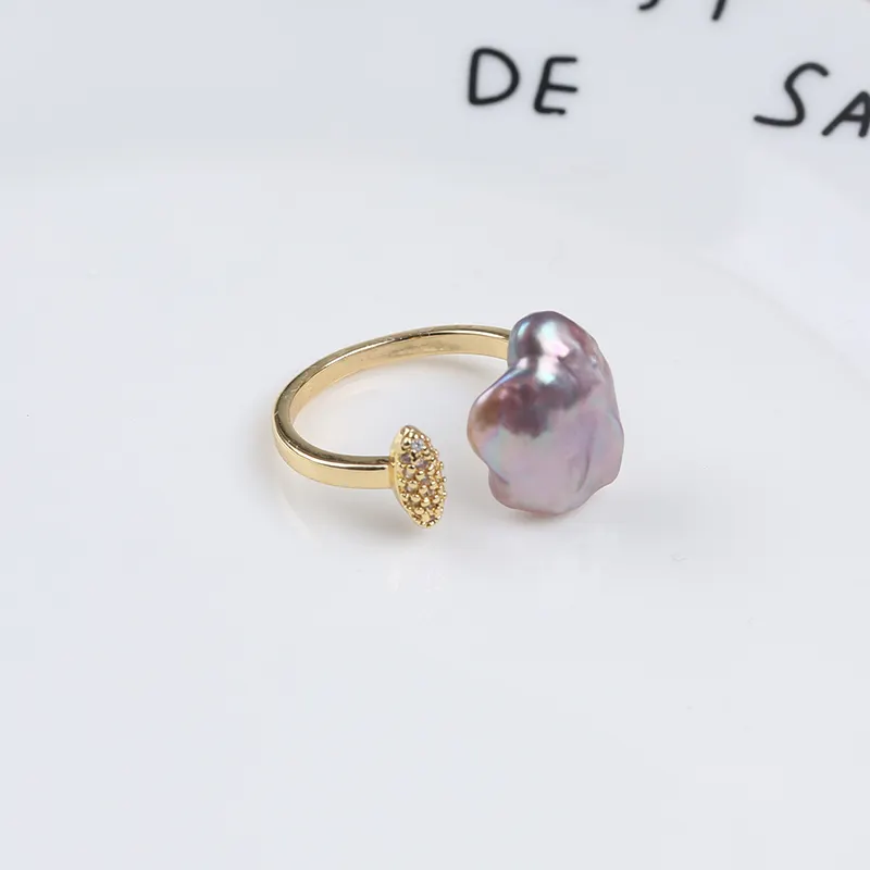 Anello da donna regolabile con perle d'acqua dolce in rame placcato oro 18 carati fatto a mano