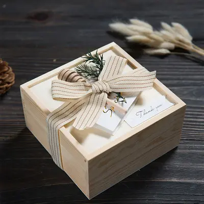 Scatole di imballaggio in legno scatola con logo personalizzato per confezione regalo portaoggetti artigianali fatti a mano regalo per damigella d'onore scatola di legno di bambù di lusso per amici