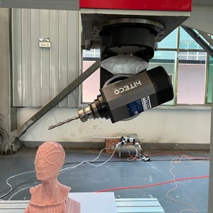 Enrutador CNC de 5 ejes de alta precisión con cambiador de herramientas ATC Suministro de China Componentes básicos del sistema de control Syntec que incluyen bomba de motor - Product Image 4