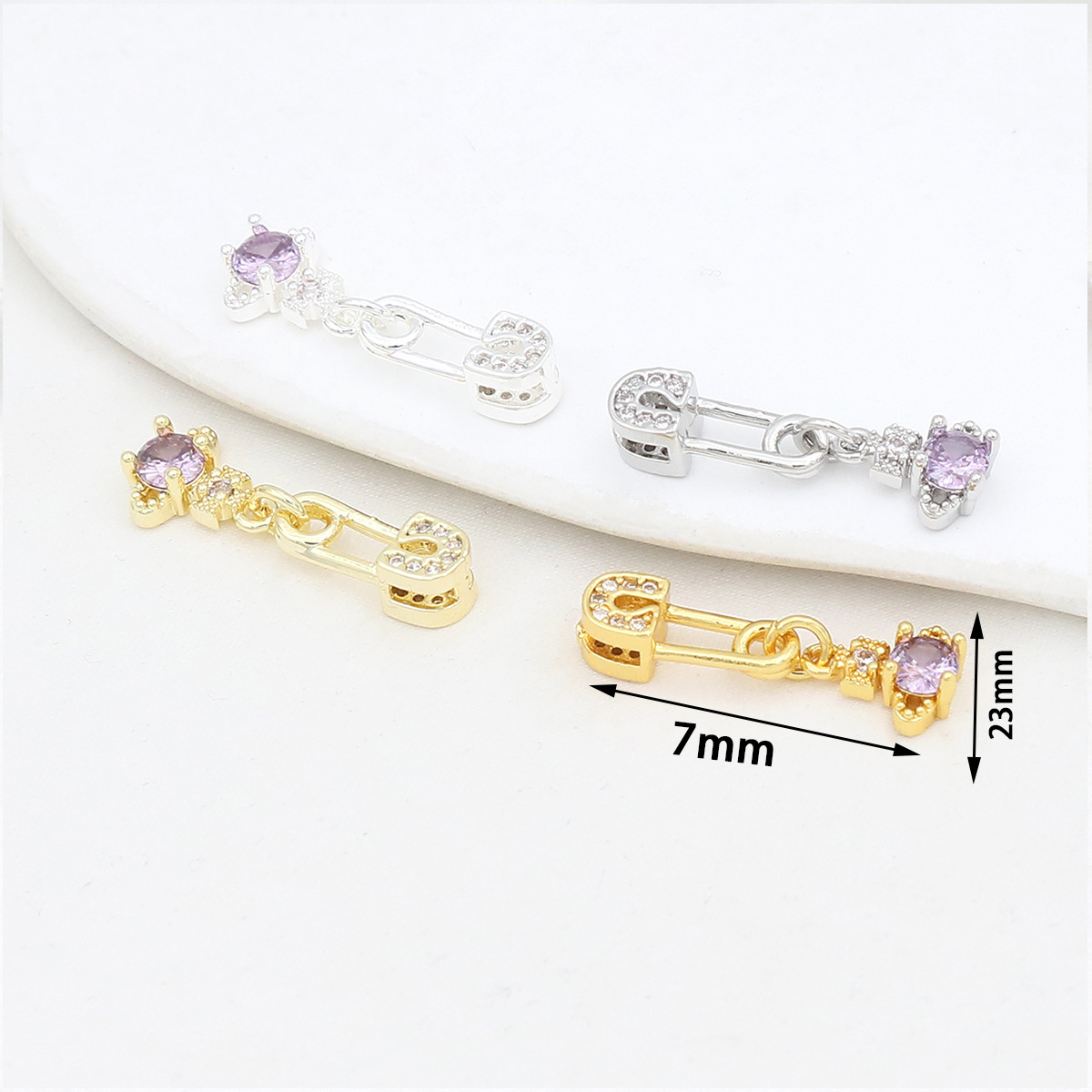Broche Reine Mère de l'Ouest en Zircone Violette Style 1, 23 mm x 7 mm