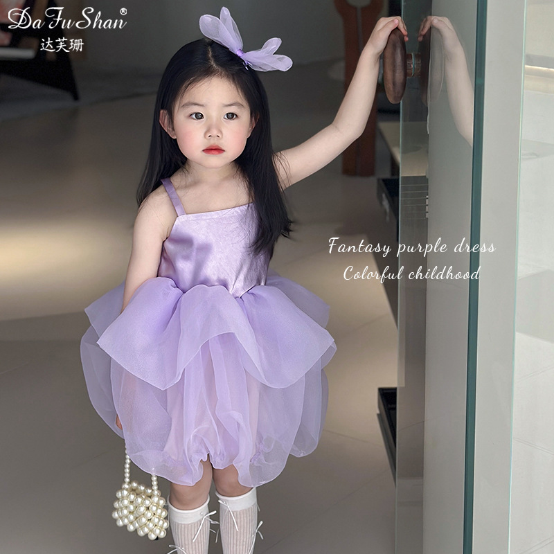 Violet q172 donnant un nœud à couvre-chef