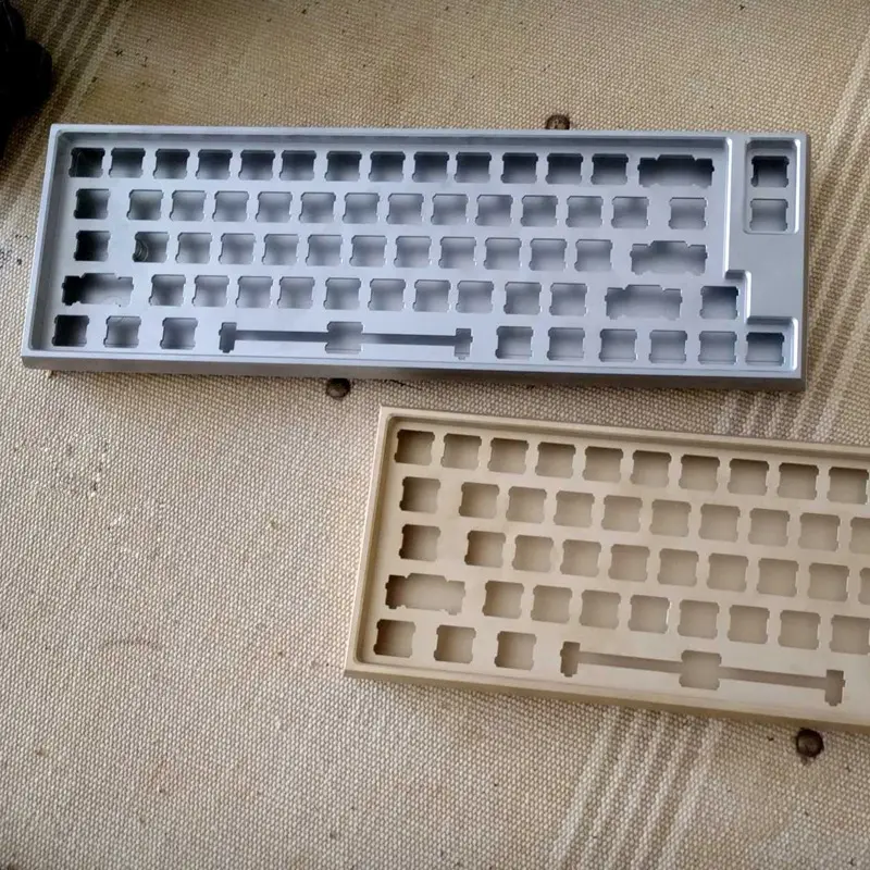 Fournisseurs fabricants d'accessoires informatiques clavier pour mapper au traitement des échantillons pièces de précision en aluminium personnalisées usinage CNC