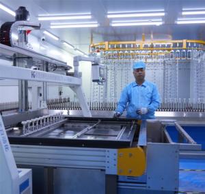 Linea di spruzzatura elettrolitica cosmetica auto-sviluppata automatica Robot scarico di carico 220V 1 anno di apparecchiature per l'automazione