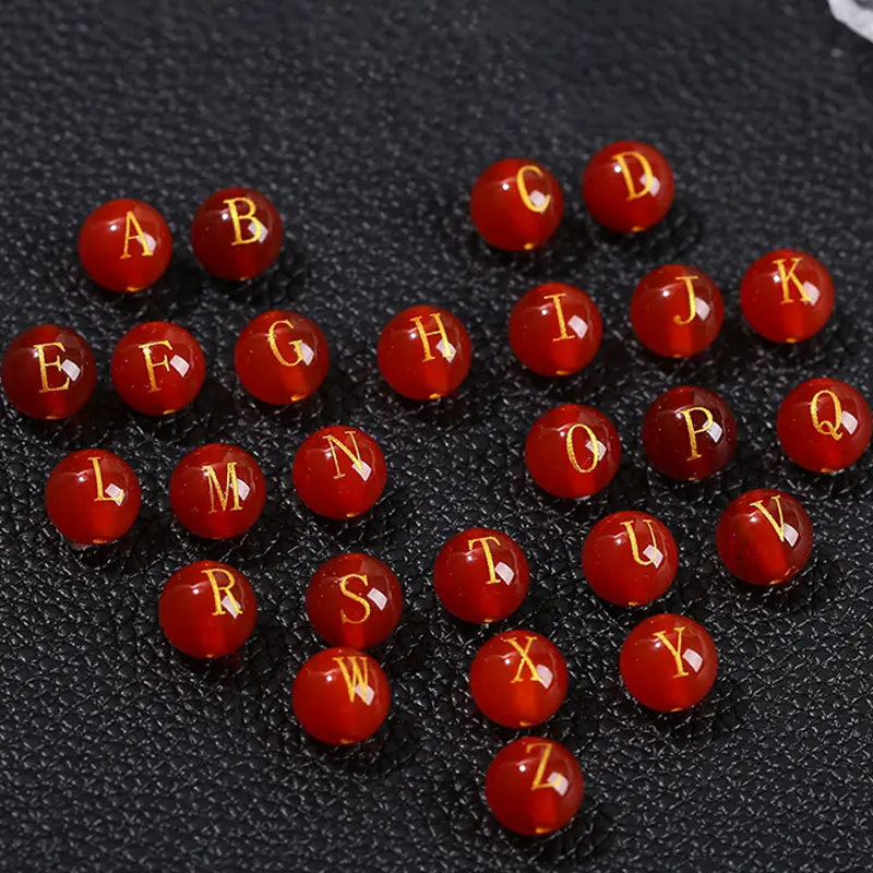 Оптовая продажа 8 мм натуральный камень красный черный сердолик позолота резьба 26 букв кристалл Агат свободные бусины для изготовления ювелирных изделий