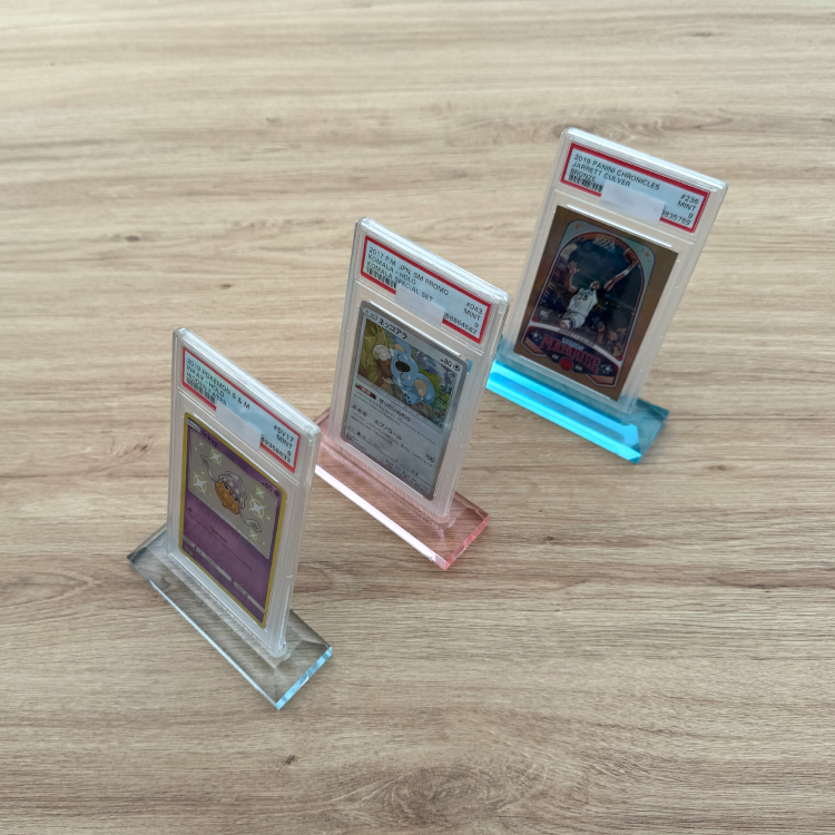 Grading card bracket