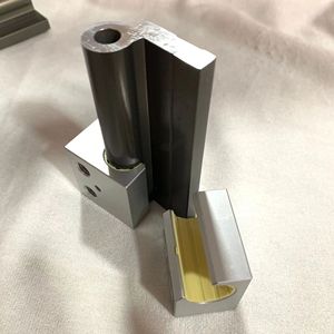 Drylin reemplaza el riel de guía deslizante lineal de aluminio IGUS con guías lineales de drylin sin lubricación deslizante de plástico - Product Image 4