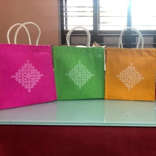 Jute Tassen Met Contrast Kolam Print Voor Retourgeschenken Thamboolam Bags Huwelijksgeschenken Lunchtas Multicolor