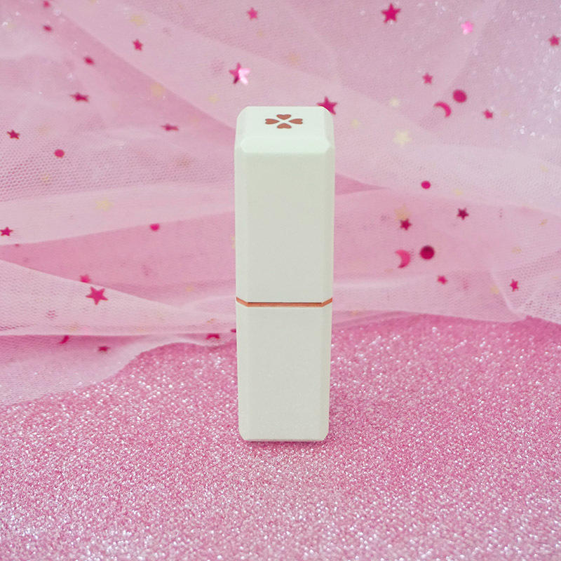 โคลเวอร์สี่ใบสีขาว