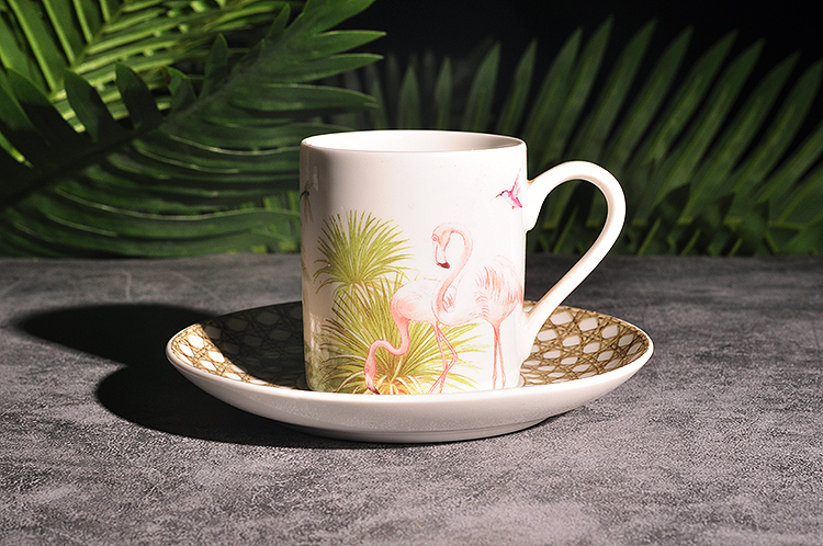 tasse et soucoupe en or