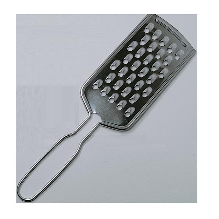 2 Râpe à trou moyen