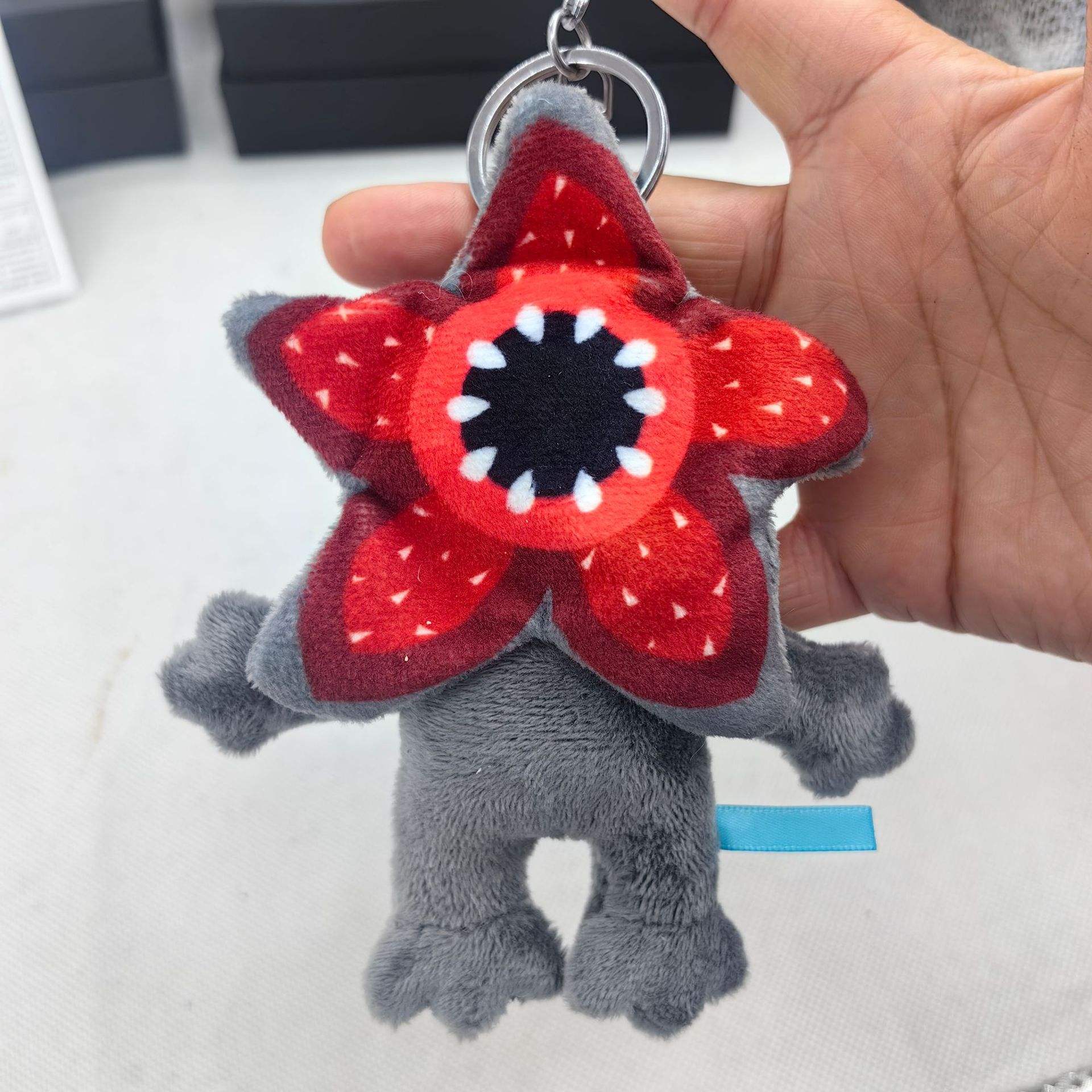 Pendentif piranha gris 13*9*3mm 14g