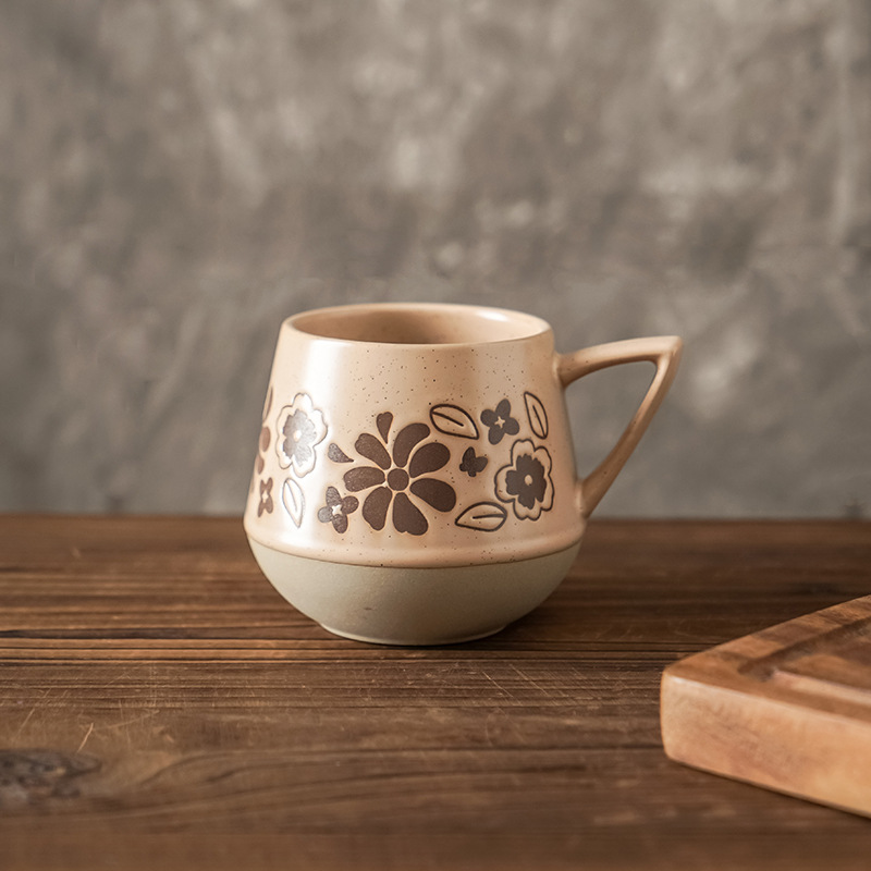 Petite coupe ronde en terre cuite chrysanthème