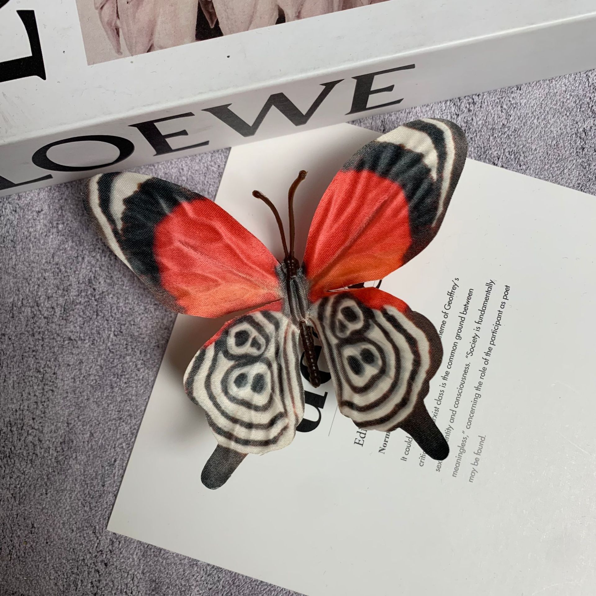 White and red circles