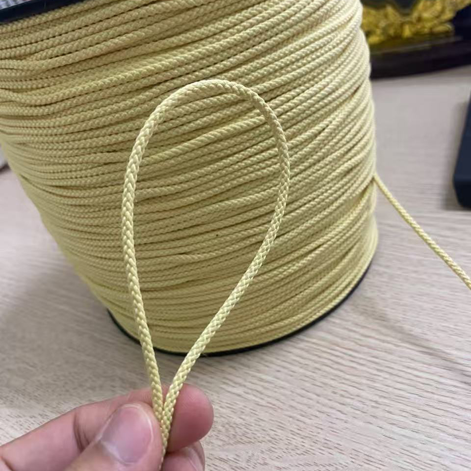 Corde de cerf-volant en Kevlar sur mesure, fabriquée à partir de fibres d'aramide.