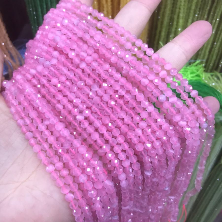 ตาแมวสีชมพู