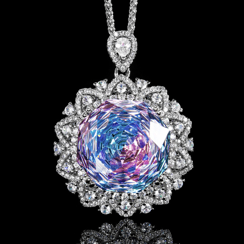 Colgante azul celeste en oro blanco con cadena Chopin.