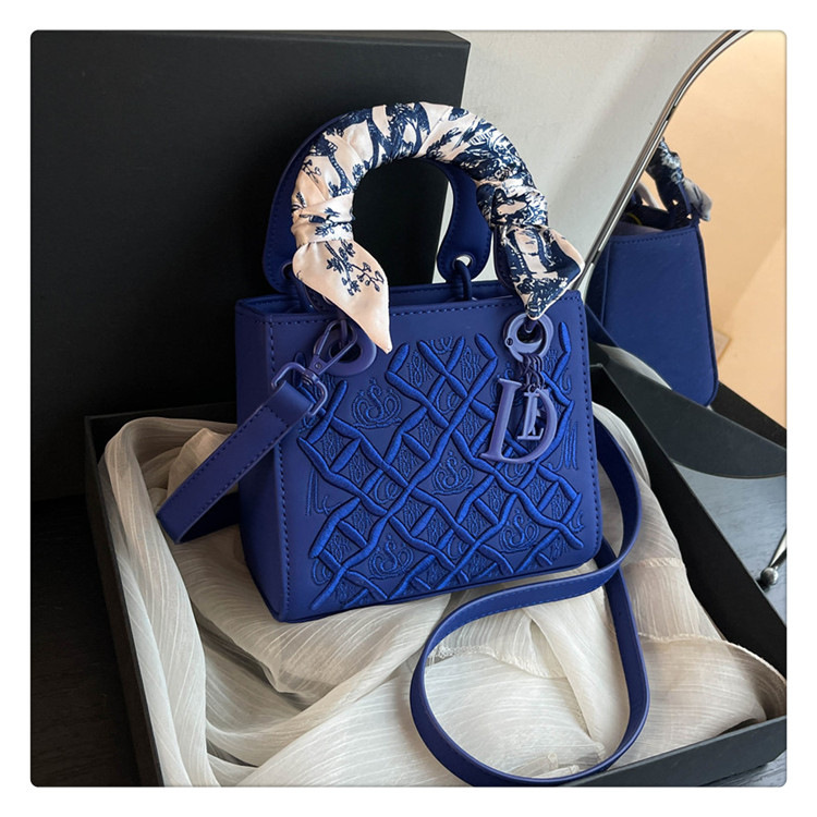 Bleu foncé