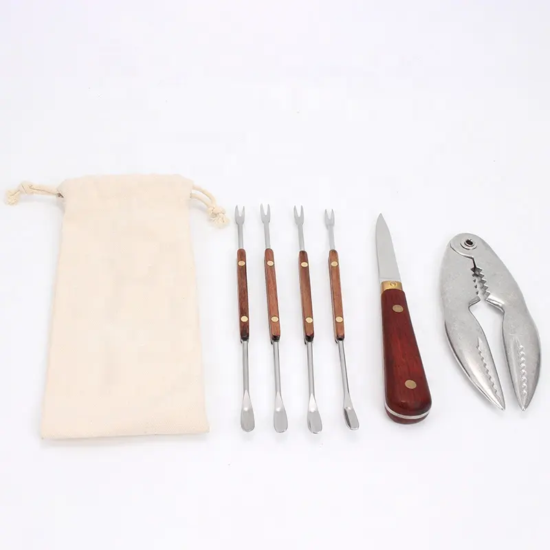 Портативный набор инструментов для приема морепродуктов включает краккеры и нож из ракушек в холщовой сумке