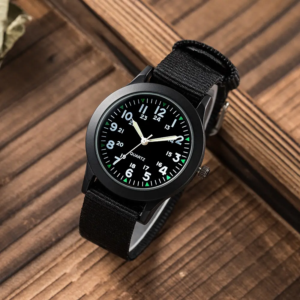 2024 orologio al quarzo maschio nero a basso prezzo cinturino in Nylon acqua resistere conciso studente azienda di orologi