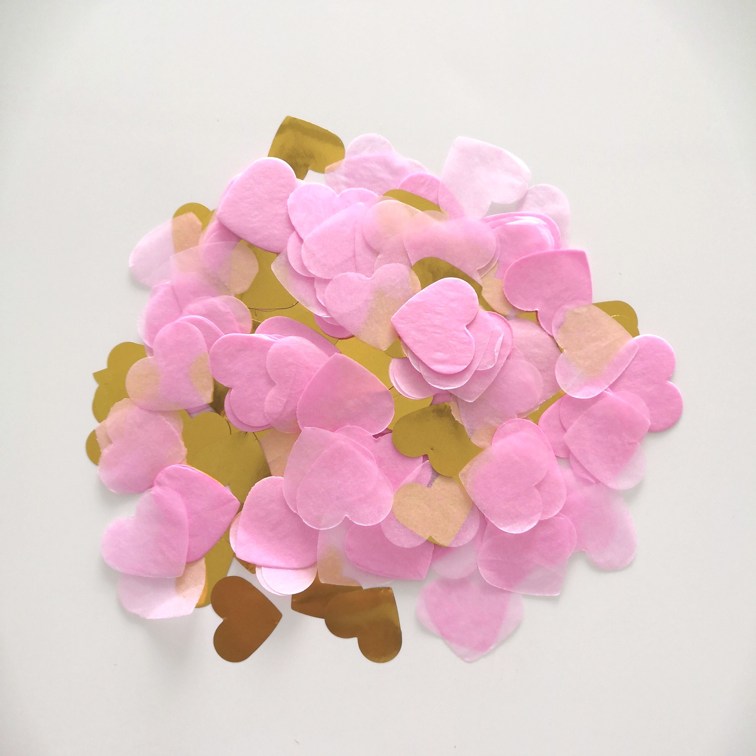 Cuore rosa in carta e coriandoli metallici