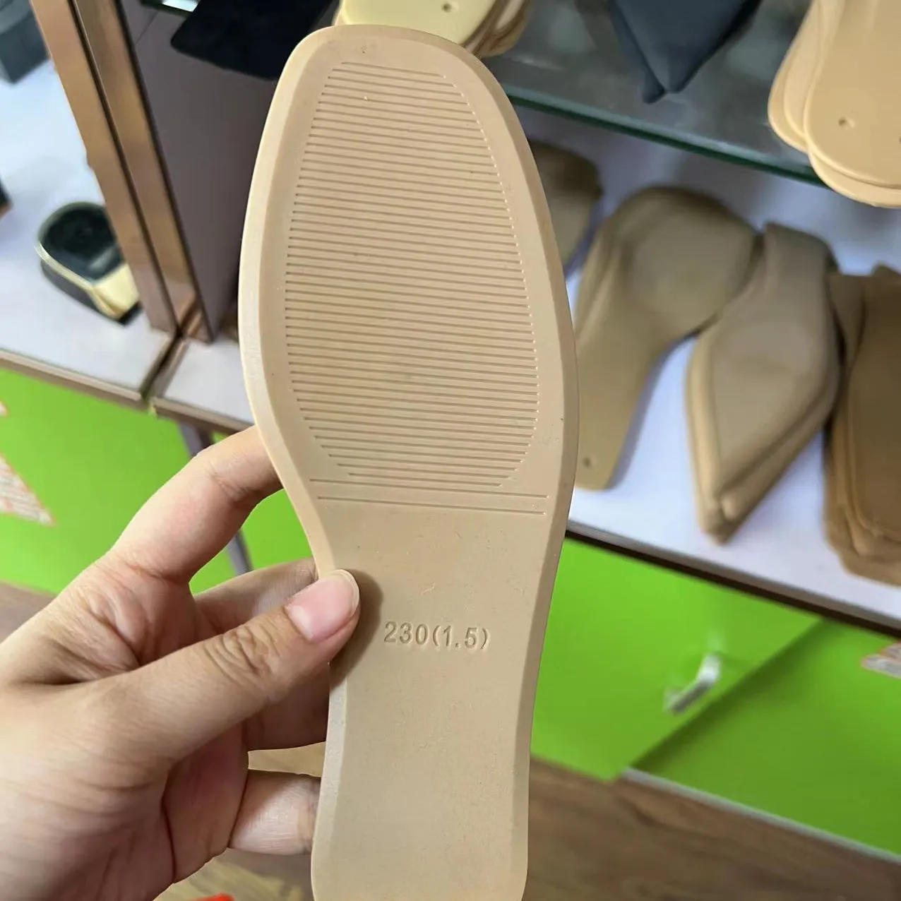 Çin tedarikçiler size ayakkabı aksesuarları, aşınmaya dayanıklı ve anti-skid tabanı, ve destek toptan özelleştirme