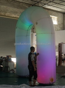 งานแต่งงานหรือกิจกรรมกลางแจ้งโคมไฟตกแต่งโค้ง LED ประตูท่อพองสีสันสดใสพร้อมการเปลี่ยนสีสําหรับห้างสรรพสินค้า