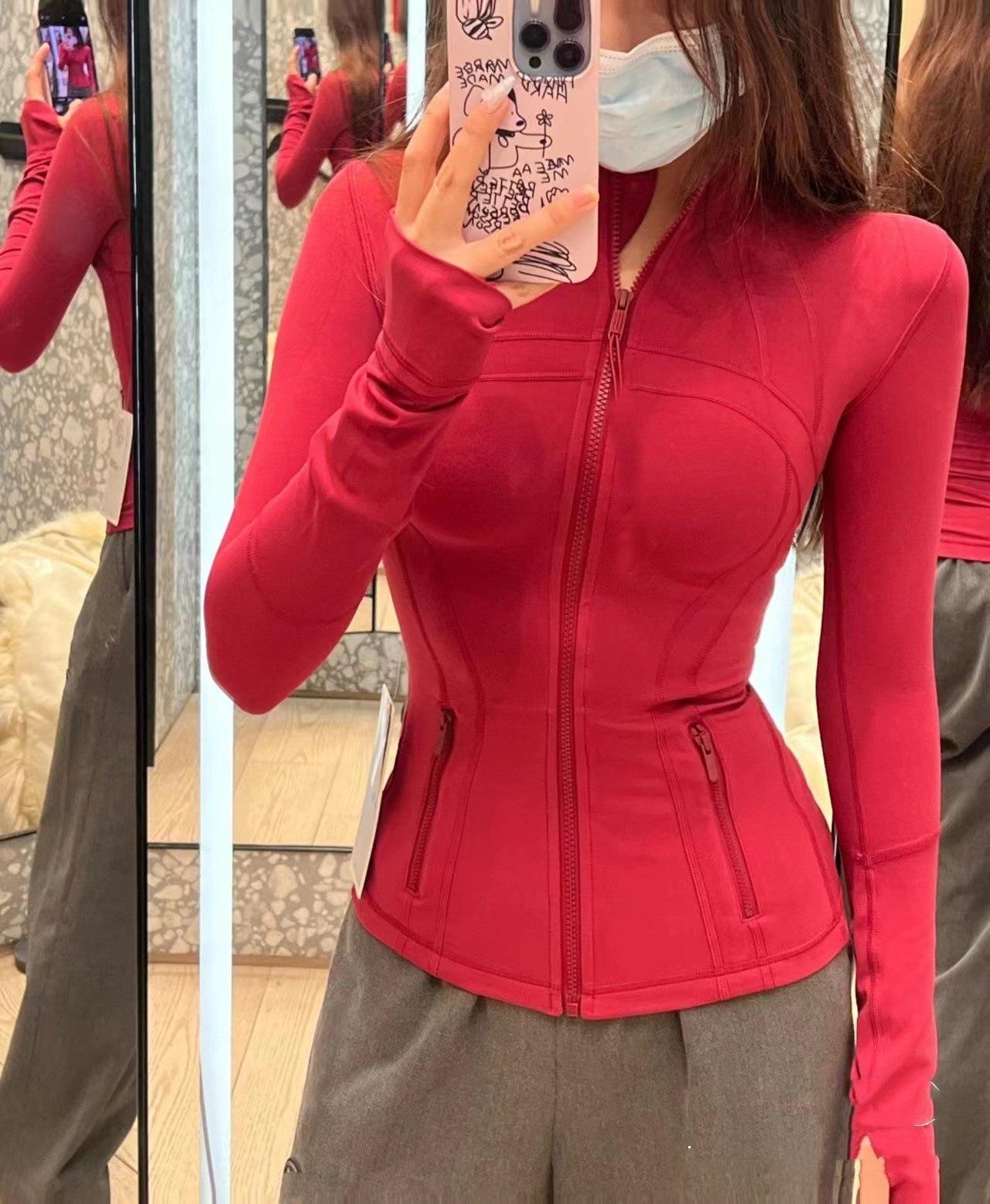 เสื้อแจ็คเก็ตคอตั้งสีแดง