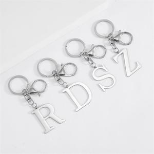 Moda basit altın İngilizce A-Z 26 mektup anahtarlık Metal kolye kadınlar erkekler için basit anahtarlık çanta aksesuarları - Product Image 4