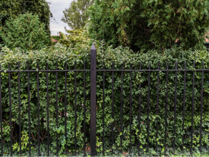 Modern gizlilik dikey Panel avlu lane kapısı bahçe giriş alüminyum alaşım sürgülü elektrik kapısı - Product Image 3