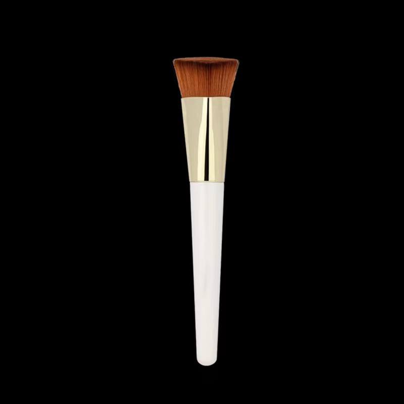 Triangle concealer brush