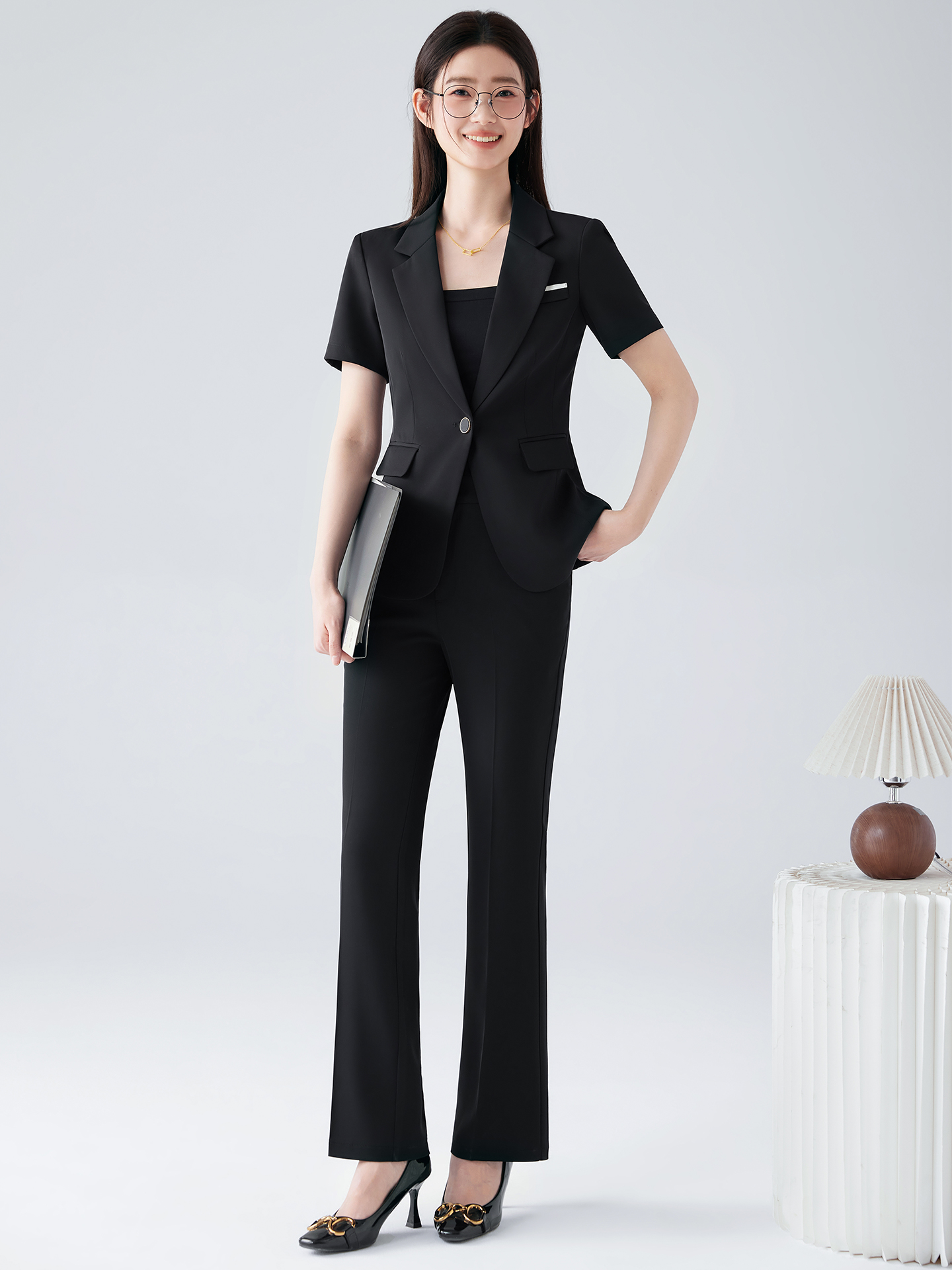 Manteau noir + pantalon à jambes larges