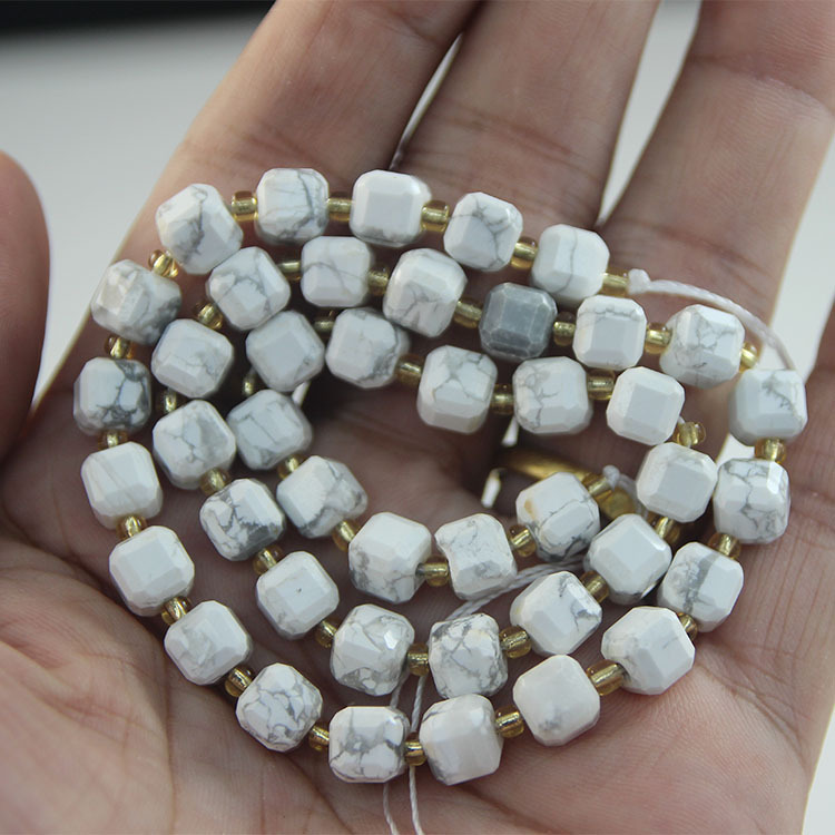 Sucre blanc turquoise - 8 mm en diagonale - 42 perles - 26g