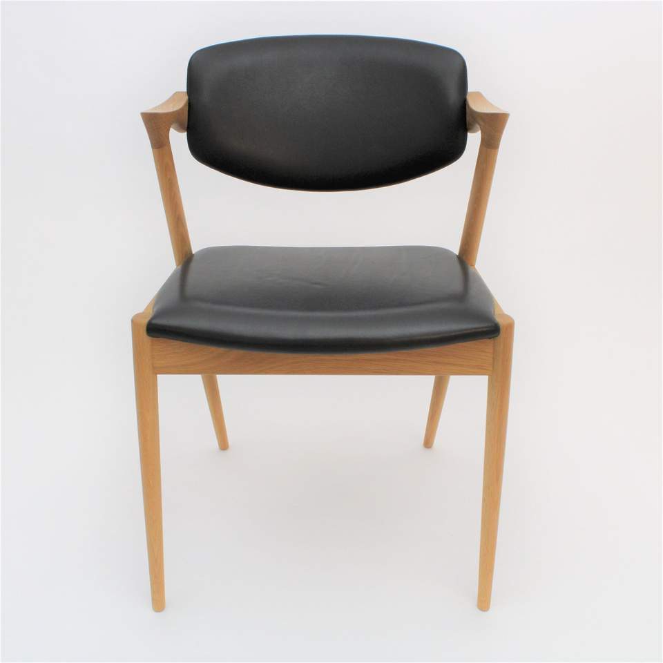 Custom Wholesale Modern Restaurant Upholstered Faux Leather Oak Dining Chair With Arms Black Leather Z Shape Dining Chair