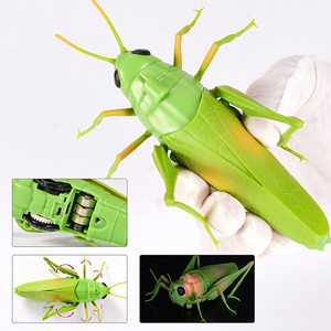 Simulated Electronic RC Insect Model <strong>Toys</strong> Mini Infrared Control Grasshopper Shaped Scary Tricks Prank <strong>Toys</strong> for Children - Product Image 3