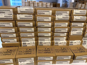 Nuovo regolatore di temperatura E5EC-QR2ASM-820 originale per la programmazione PLC e lo Stock di controllo industriale in magazzino - Product Image 5