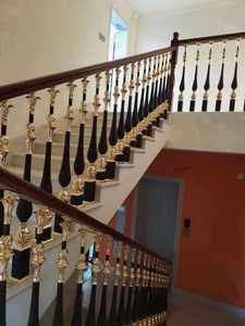 עיצוב עכשווי עכשווי בהתאמה אישית טור מדרגות צבע זהב עבור וילה & מלון לשימוש פנימי - Product Image 3