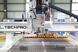 Máquina para hacer puertas de gabinetes de madera, eje giratorio de 4 ejes, husillo Horizontal, cambiador automático de herramientas, enrutador Cnc - Product Image 3