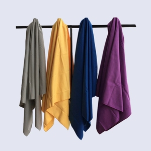 Özelleştirilebilir baskılı spor mikrofiber havlu renkli örgü ambalaj silme ter kareler desen plaj kullanımı için spor dünya - Product Image 6