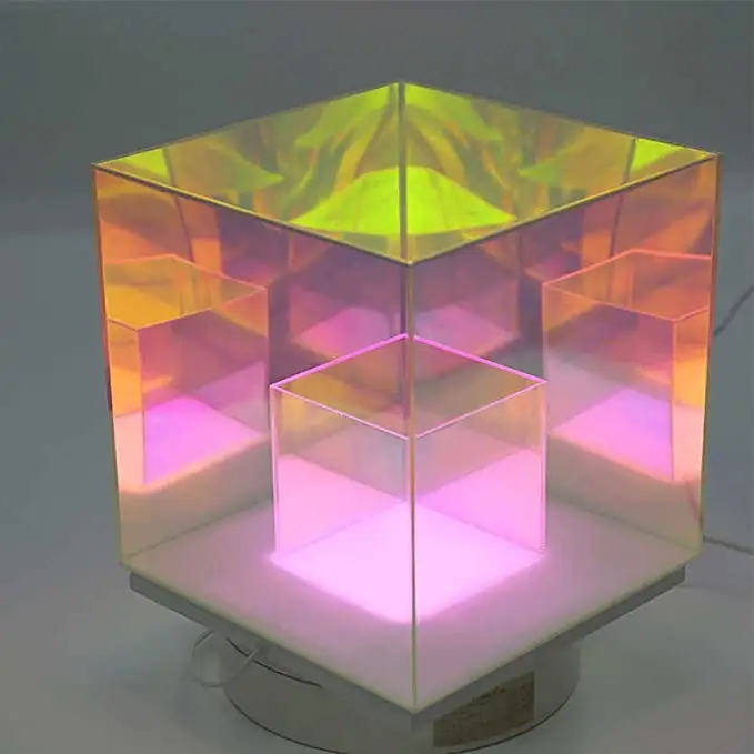 Gadget Tren Keluaran Baru 2023 Lampu Meja RGB Segitiga Piramida Nordik untuk Ruang Tamu Kamar Tidur Bar Lampu Suasana Dalam Ruangan