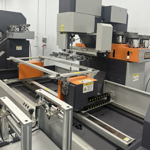 Robot auto rivnut assemblaggio automatico rivettatrice con robot di carico e scarico - Product Image 6