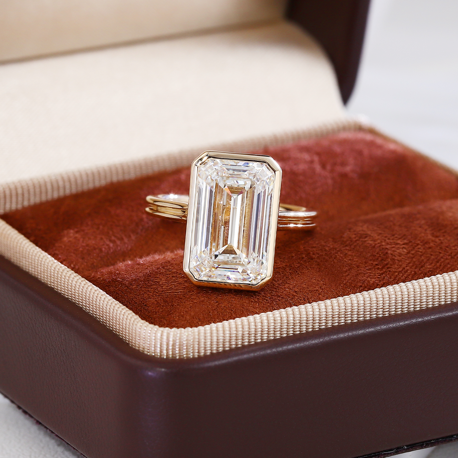 Bague en or massif 18 carats véritable avec diamant DEF de laboratoire.